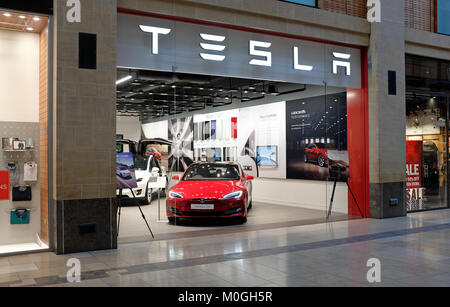 Tesla Electric Car Showroom im Grand Arcade, Cambridge, England Stockfoto