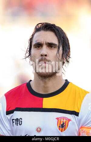 Benito Nicolas Viola von Benevent während Erie der Italienischen eine "Übereinstimmung zwischen FC Bologna 3-0 Benevento Calcio im Stadio Renato Dall'Ara am 21. Januar 2018 in Bologna, Italien. Credit: Maurizio Borsari/LBA/Alamy leben Nachrichten Stockfoto