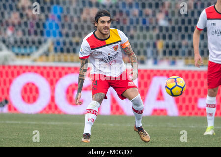 Benito Nicolas Viola von Benevent während Erie der Italienischen eine "Übereinstimmung zwischen FC Bologna 3-0 Benevento Calcio im Stadio Renato Dall'Ara am 21. Januar 2018 in Bologna, Italien. Credit: Maurizio Borsari/LBA/Alamy leben Nachrichten Stockfoto