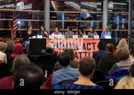 Seattle, Washington, USA. 21 Jan, 2018. Seattle City Hall panel" Frau macht Seattle: ein Gespräch konzentrierte sich auf die Schnittpunkte von Rasse und Geschlecht". Die diskussionsteilnehmer sitzend von links nach rechts sind Rebecca Saldaña, Colleen Echohawk, Lorena Gonzalez, miyo Lee, Mo!, Teresa Mosqueda und Jenny Durkan. Credit: Paul Christian Gordon/Alamy leben Nachrichten Stockfoto