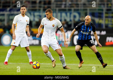 Olympiastadion, Mailand, Italien. 21 Jan, 2018. Edin Dzeko von Roma in der italienischen Serie A Fußball Spiel. Quelle: Giampiero Sposito/Alamy leben Nachrichten Stockfoto