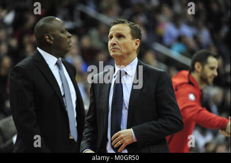 Washington, United States. 03 Jan, 2018. Washington Wizards Head Coach Scott Brooks (Mitte) in Aktion während des Spiels Washington Wizards vs New York, in Washington, USA, 3. Januar 2018. Quelle: David Svab/CTK Photo/Alamy leben Nachrichten Stockfoto