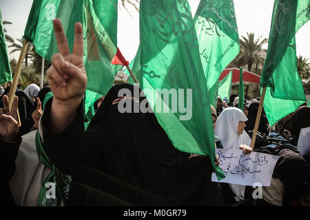 Gaza, Gaza, Palästina. 22 Jan, 2018. Palästinensische Frauen nehmen an einem Protest in Gaza Stadt gegen uns Präsident Donald Trump Entscheidung Jerusalem als Hauptstadt von Israel zu erkennen. Credit: Hassan Jedi/Quds Net News/ZUMA Draht/Alamy leben Nachrichten Stockfoto