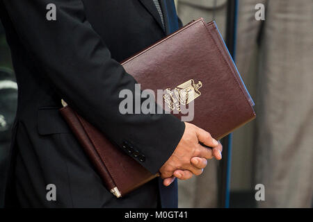 Brüssel, Bxl, Belgien. 22 Jan, 2018. Dateien Portfolio mit Logo von Palästina vor der Tagung des Europäischen Rates in Brüssel, Belgien am 22.01.2018 von Wiktor Dabkowski Credit: Wiktor Dabkowski/ZUMA Draht/Alamy leben Nachrichten Stockfoto