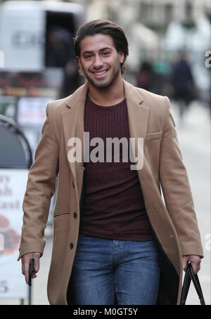 London, Großbritannien. 22 Jan, 2018. Kem Cetinay aus Liebe Insel gesehen, Global Media in London Credit: RM Presse/Alamy leben Nachrichten Stockfoto