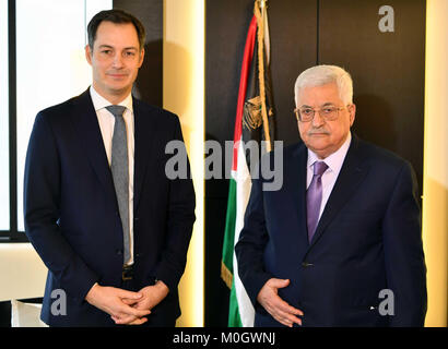 Brüssel, Brüssel, Belgien. 22 Jan, 2018. Der palästinensische Präsident Mahmud Abbas trifft sich mit den belgischen Vize-Premierminister Alexander De Croo in Brüssel am 22. Januar 2018. Der Palästinenserführer Mahmud Abbas am 22. Januar forderte die EU-Mitgliedstaaten in die 'wiftly'' Grant offizielle Anerkennung des Staates Palästina angekommen, die Außenminister der EU in Brüssel Kredit zu erfüllen: thaer Ganaim/APA-Images/ZUMA Draht/Alamy leben Nachrichten Stockfoto