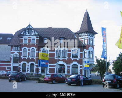 Ein katalogisierter Serienband mit dem Titel „Bände x2x 002“, der bestimmte Gegenstände oder Artefakte innerhalb einer Sammlung dokumentiert, die für Archivierungs- oder Ausstellungszwecke verwendet werden. Stockfoto