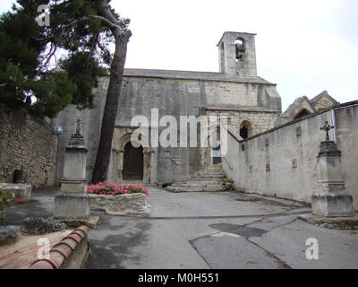 Boulbon (Bouches-du-Rhône, Fr) Église du Prieuré St. Marcellin Stockfoto