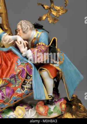 Eine französische Kaminuhr aus dem 19. Jahrhundert aus der Sammlung des Metropolitan Museum of Art mit verzierten Bronze- und Emaildekoren, die als Haushaltsuhr verwendet wurde. Stockfoto