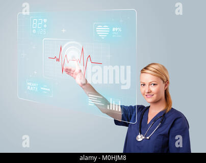 Junge Krankenschwester stehen und drücken Moderne medizinische Art der Tasten Stockfoto