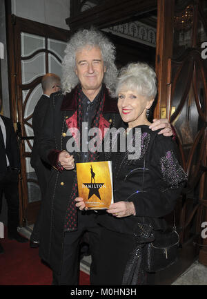 Berühmtheiten besuchen Hamilton Drücken Sie die Taste Nacht Mit: Brian May Anita Dobson Wo: London, Großbritannien Wann: 21 Dec 2017 Credit: WENN.com Stockfoto