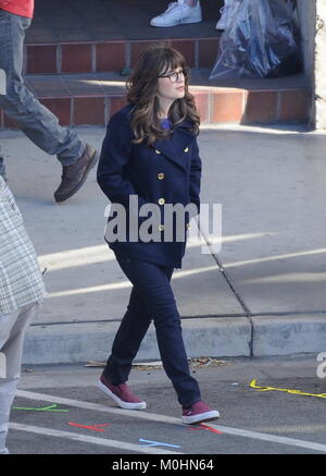 Exklusive Zooey Deschanel am Set der Dreharbeiten "neue Mädchen" mit: Zooey Deschanel Wo: Los Angeles, California, United States Wann: 21 Dec 2017 Credit: WENN Stockfoto