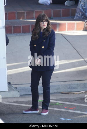 Exklusive Zooey Deschanel am Set der Dreharbeiten "neue Mädchen" mit: Zooey Deschanel Wo: Los Angeles, California, United States Wann: 21 Dec 2017 Credit: WENN Stockfoto