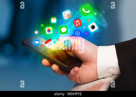 Hand mit bunten App Icons Konzept smartphone Stockfoto