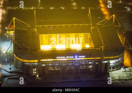 Luftaufnahme, Westfalenstadion Dortmund, glühenden Boden Heizung, gelb schwarz, SignalIdunaPark, Signal Iduna Park BVB Stadion Dortmund City Krone Bereich W Stockfoto