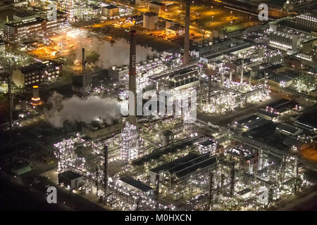 Luftaufnahme, Chemiepark Bayer Dormagen, chemisches Werk Dormagen, Bayer Werk, Chemieanlagen, Nachtaufnahme, Dormagen, Rheinland, Nordrhein-Westfalen Stockfoto