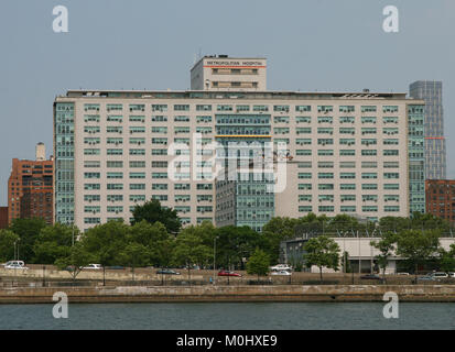 Metropolitan Hospital Center (MHC) auch als Metropolitan Hospital, 1901 First Avenue, East Harlem, Upper Manhattan, New York City, New York Stockfoto