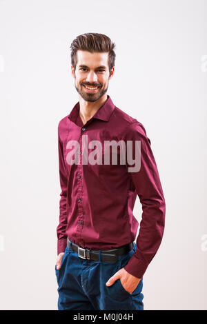 Studio shot Porträt junger erfolgreicher Mann. Stockfoto
