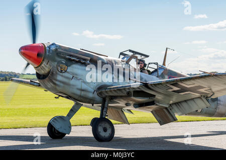 In der Nähe von Hispano Buchon Registrierung G-AWHK Besteuerung am 22. September 2017 in Duxford, Cambridgeshire, Großbritannien Stockfoto