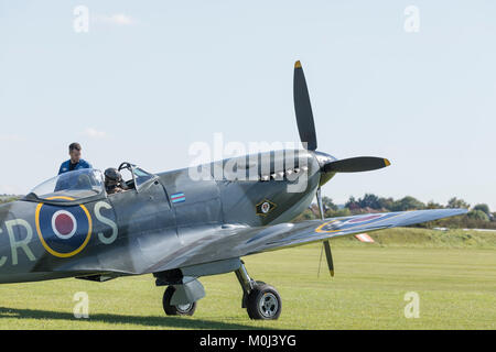 Eine Spitfire auf dem Flugplatz am 22. September 2017 in Duxford, Cambridgeshire, Großbritannien Stockfoto