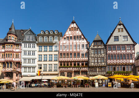 Restaurierte mittelalterliche Gebäude am Römerberg im historischen Zentrum und in der Altstadt von Frankfurt am Main, Deutschland Stockfoto