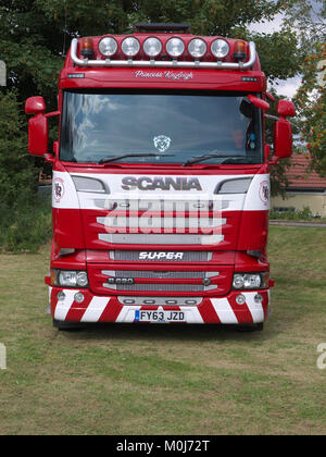 Rote Scania auf Anzeige an der GCMES Gala Stockfoto