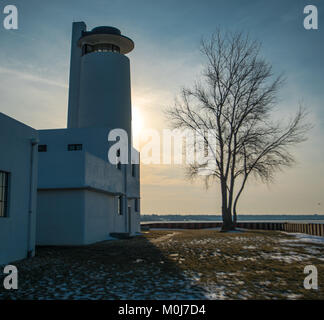 Abgebrochene Coast Guard Station Stockfoto