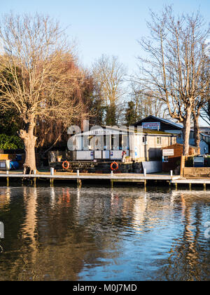 Caversham Boot Dienstleistungen Büros, Frys Insel, Themse, Reading, Berkshire, England Stockfoto
