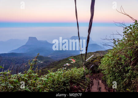 Wanderweg von Adams Peak bei Sonnenaufgang, Sri Lanka Stockfoto