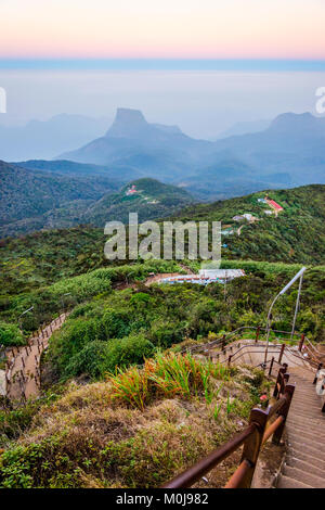 Wanderweg von Adams Peak bei Sonnenaufgang, Sri Lanka Stockfoto