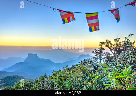 Adams Peak Mountain Schatten über der Bergkette, Sri Lanka Stockfoto