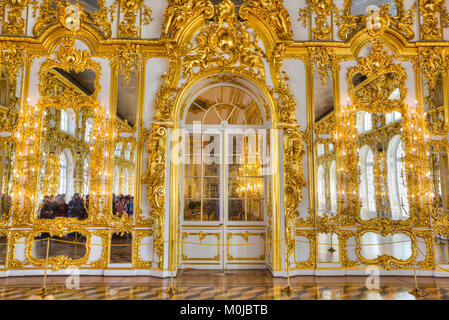 Dekorativen Wänden in Gold Designs in der Great Hall, Catherine Palace; Zarskoje Selo, Pushkin, Rußland Stockfoto