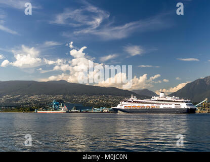 Kreuzfahrt Schiff verlässt den Hafen von Vancouver, Vancouver, British Columbia, Kanada Stockfoto