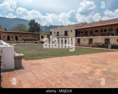 Grüne Arabica Bohnen trocknen in der Sonne am Filadelfia Coffee Plantation La Antigua Guatemala, Guatemala Mittelamerika Stockfoto