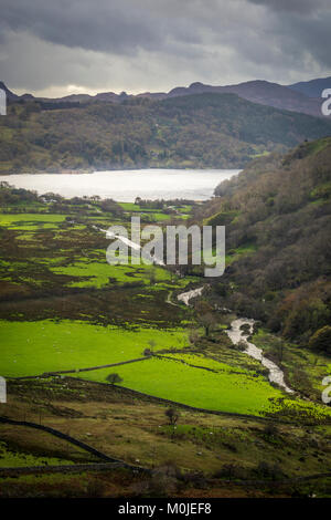 LLyn Gwynant See von einem 498 in der Nähe von Betws-y-Coed, in Conwy County Borough. Stockfoto