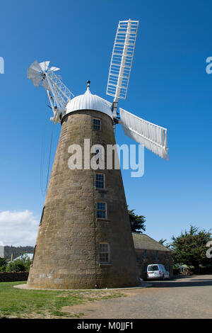 Callington Mühle ist ein Lincolnshire Tower Mill 1837 in Oatlands, Tasmanien gebaut von John Vincent. Es wurde vor kurzem restauriert. Stockfoto