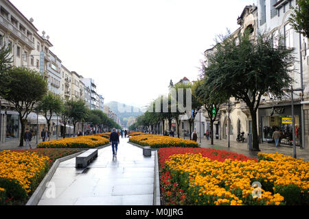 Das Zentrum von Braga, der Hauptstadt der Region Minho im Norden Portugals hat schön und immer gut erhaltene Gärten entlang Plätze und Alleen. Stockfoto