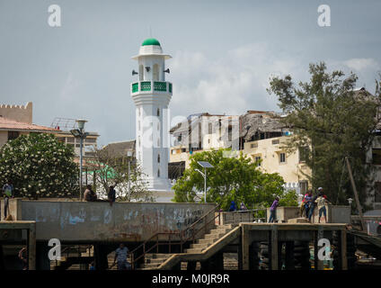 Die neue Moschee, Masjid Rawdha, mit Blick auf das Meer, die Insel Lamu, Kenia Stockfoto