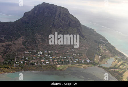 Halbinsel Le Morne Brabant, den gleichnamigen Basalt monolith und Morcellement Cambier Villen an der äußersten süd-westlichen Spitze, Riviere Noire District, Stockfoto