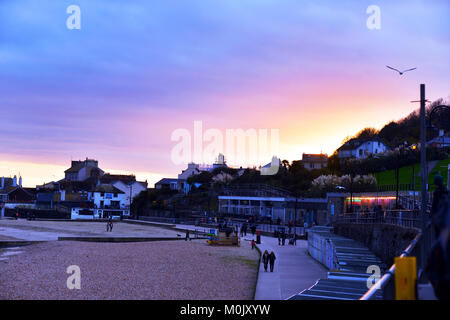 Strand bei Sonnenuntergang Lyme Regis, Dorset UK Stockfoto