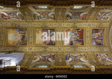 Der Triumph der Farben: eine außerordentliche Zyklus von Fresken an der Decke von Sant'Andrea Della Valle in Rom (Kirchenschiff) Stockfoto