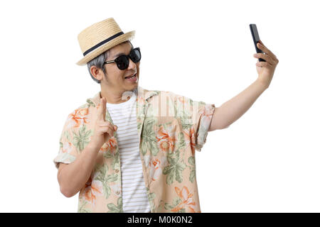 Die asiatische älterer Mann in der legere Kleidung auf den weißen Hintergrund. Stockfoto