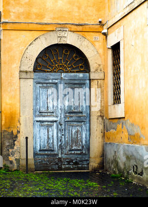 Tür in der Altstadt von Orvieto - Umbrien, Italien Stockfoto