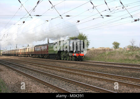 A1 Dampflokomotive Tornado auf einem Yorkshire Pullman charer - Copmanthorpe, Yorkshire, Großbritannien - 18 April 2009 Stockfoto