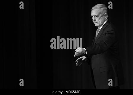 Us-Verteidigungsminister James Mattis spricht während ein Town Hall Meeting in der Kanadischen Botschaft Januar 9, 2017 in Washington, DC. Stockfoto