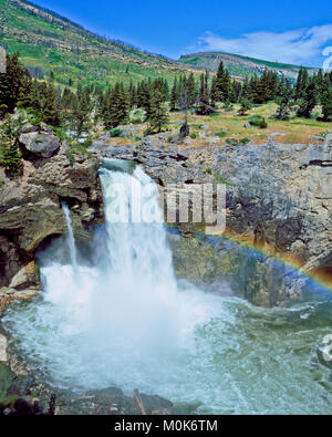 Doppelter Wasserfall an der Boulder River Naturbrücke und Wasserfälle in der Nähe von Big Timber, montana Stockfoto