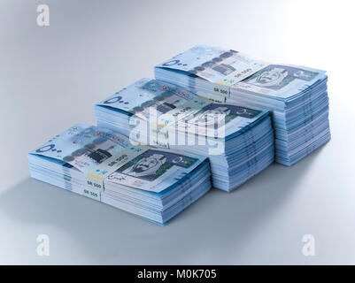 Stapel von Saudi Riyal Banknoten von 500 mit Bild des King Abdulaziz Closeup Stockfoto