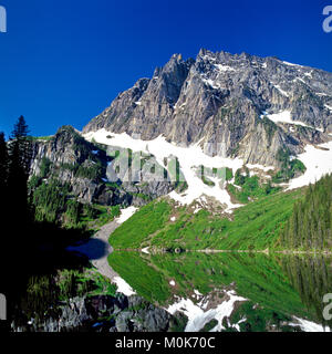 Granit See unterhalb der Spitze im Schaltschrank berge Wüste in der Nähe von Libby, Montana Stockfoto