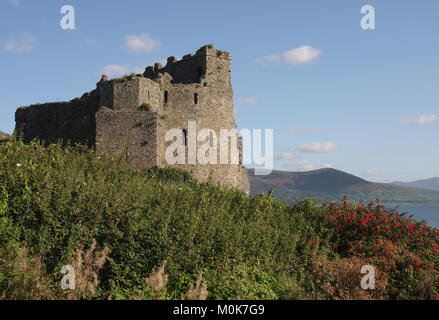 St John's Castle Carlingford, County Louth, Irland. Die normannische Burg auch als Carlingford Schloss bekannt mit Blick auf Carlingford Lough. Stockfoto