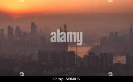 Chongqing Stadtbild bei Sonnenuntergang Stockfoto